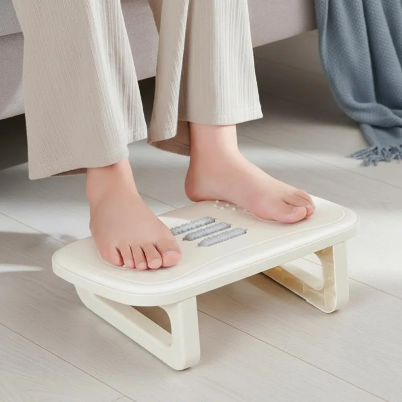 Footrest Under Desk - 人間工学に基づいたデスク下フットスツール、マッサージローラー付き、ポータブルオフィスフットレスト、迅速発送