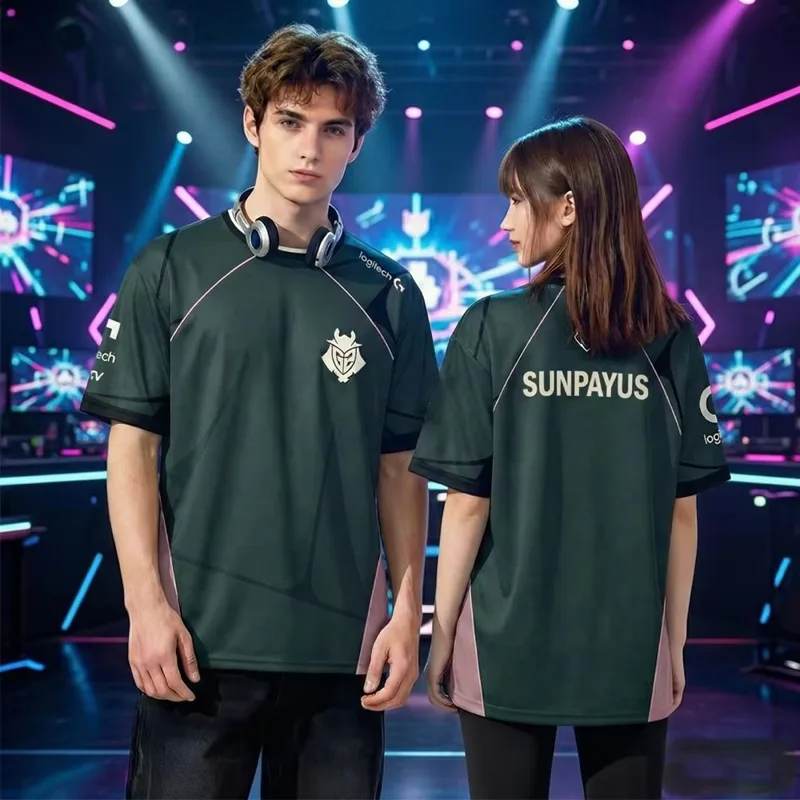 Esports Gaming Jersey Design - G2 Esports SUNPAYUS プレーヤージャージ、ダークグリーンにピンクのアクセントデザイン、チームロゴ入り、通気性のあるゲーミングTシャツ、eスポーツファン向け